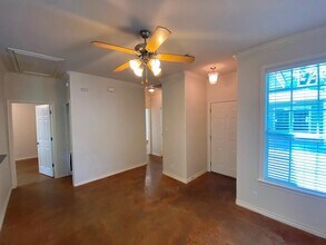 504 W N Loop Blvd in Austin, TX - Building Photo - Building Photo