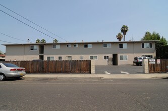 Golden Oak Apartments in Campbell, CA - Building Photo - Building Photo