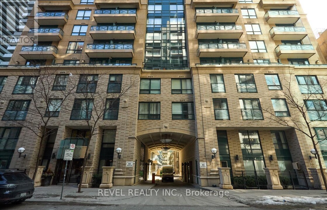 35-835 Hayden St in Toronto, ON - Building Photo