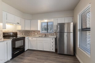 11002-11015 N 15th Ave