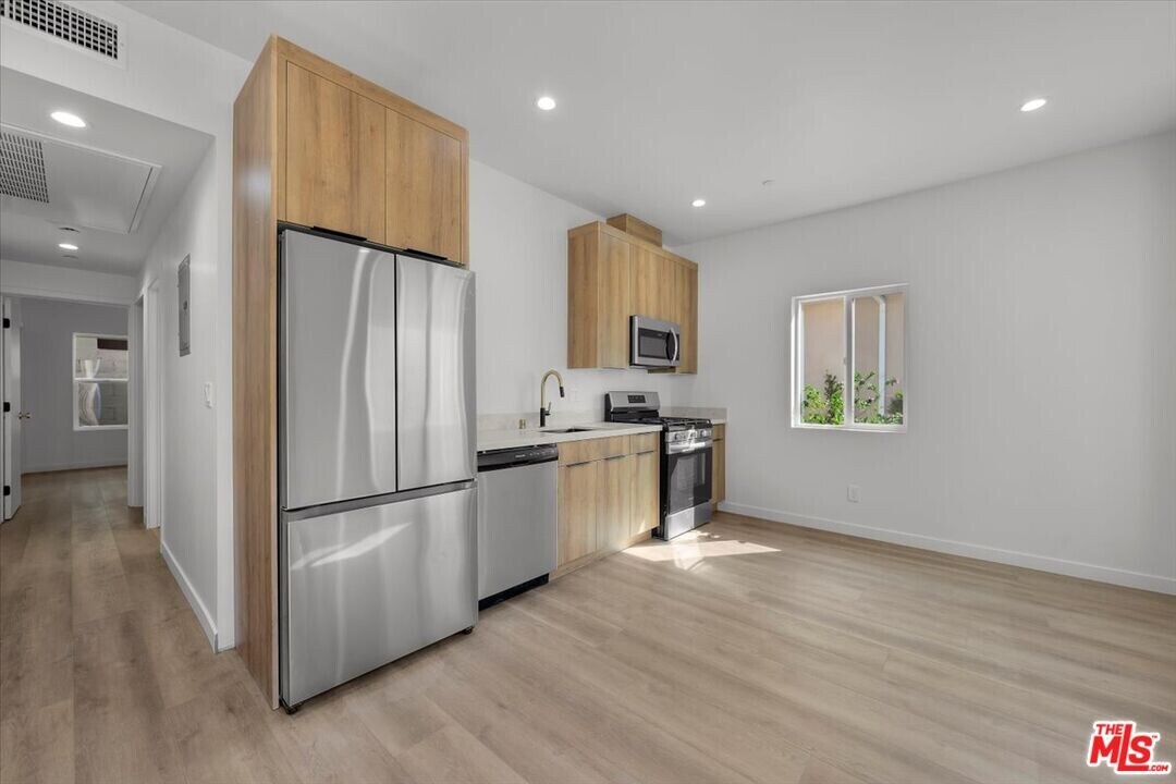 331 1/2 S Ave 56 in Los Angeles, CA - Building Photo
