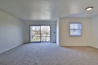 Crow's Nest Apartments in De Pere, WI - Building Photo - Building Photo