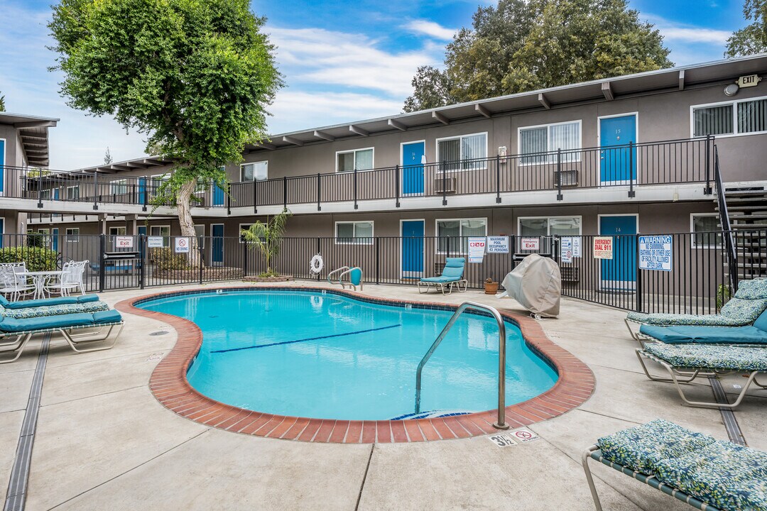 Pennsylvania Place in Davis, CA - Foto de edificio