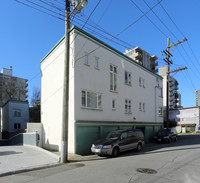 Esher Court in Vancouver, BC - Building Photo - Building Photo