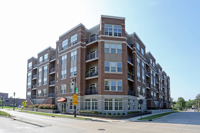 Worthington Apartments in Oconomowoc, WI - Foto de edificio - Building Photo