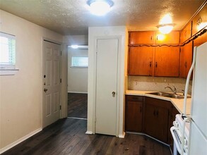 518 W Sycamore St in Denton, TX - Building Photo - Building Photo