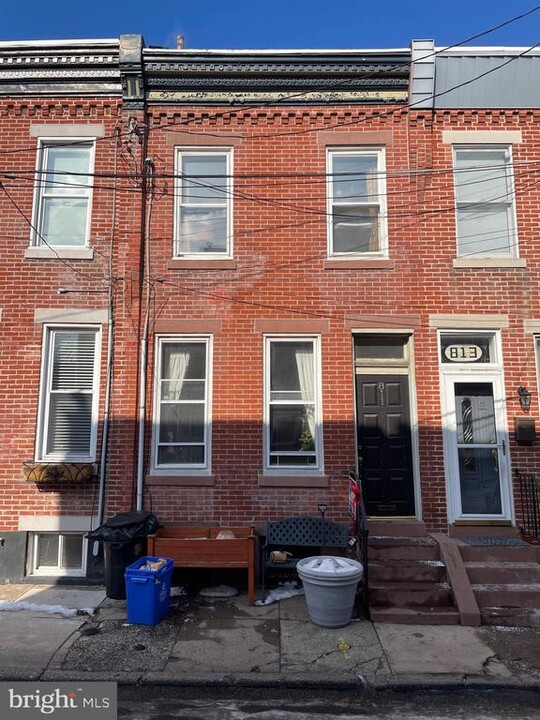 811 Mercer St in Philadelphia, PA - Building Photo