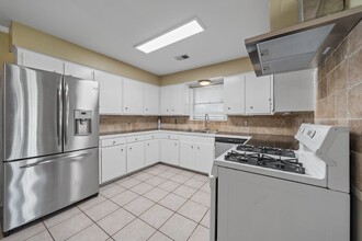 10046 Cedardale Dr in Houston, TX - Building Photo - Building Photo