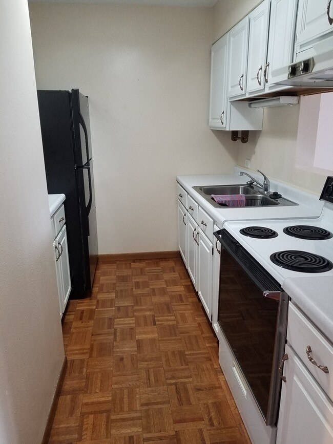 2006 21 3/8 Street, Unit 410 in Rice Lake, WI - Foto de edificio - Building Photo