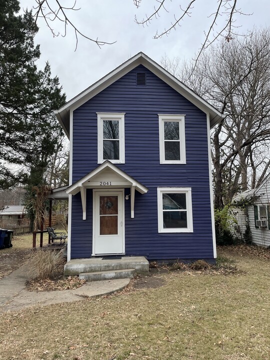 2041 Rhode Island St in Lawrence, KS - Foto de edificio