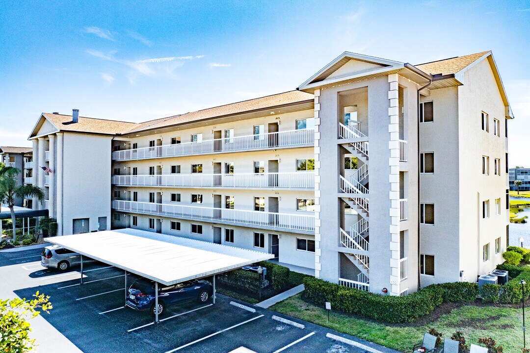 Glen Abbey At Golfview in Ft. Myers, FL - Foto de edificio