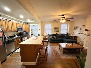 467 Massachusetts Ave, Unit 1 in Boston, MA - Foto de edificio - Building Photo