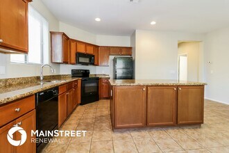 15418 W Laurel Ln in Surprise, AZ - Foto de edificio - Building Photo