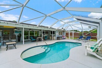 9674 Dogwood Ave in Palm Beach Gardens, FL - Foto de edificio - Building Photo