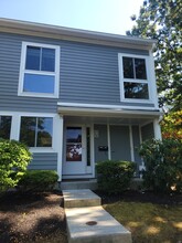 73 Hamlet St in Newton, MA - Foto de edificio - Building Photo