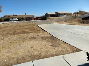 16420 Los Cedros Rd in Victorville, CA - Foto de edificio - Building Photo