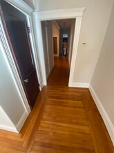 17 Gibbs St, Unit 1 in Brookline, MA - Foto de edificio - Building Photo