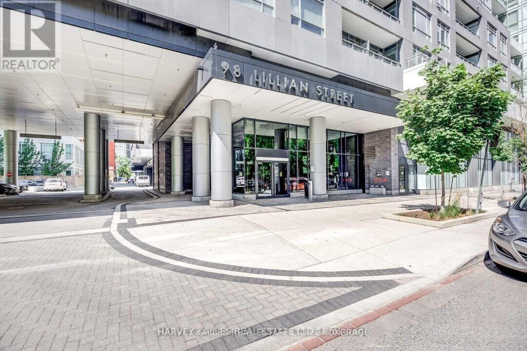 98-498 Lillian St in Toronto, ON - Building Photo