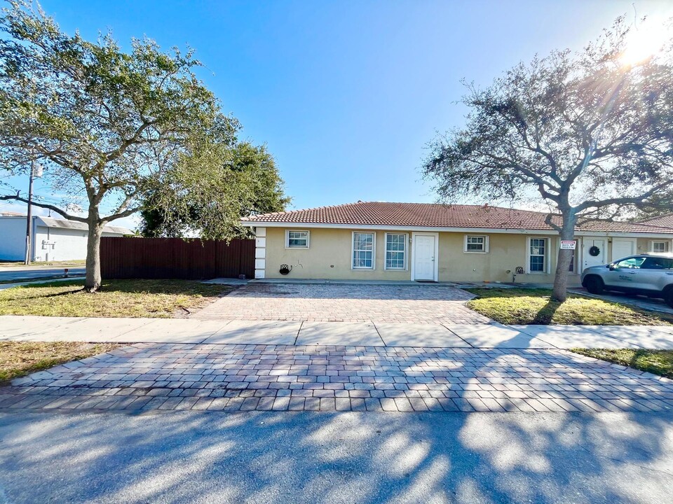 212 SE 1st Terrace in Deerfield Beach, FL - Building Photo