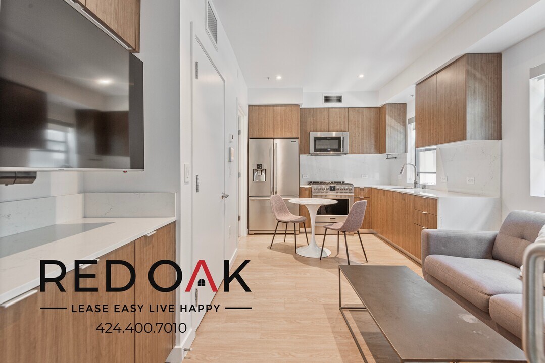 11649 Mayfield Ave in Los Angeles, CA - Building Photo