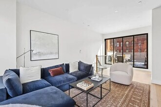 389 Manhattan Ave in New York, NY - Building Photo - Building Photo