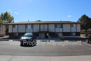 8 Alan Shepard Rd in Pueblo, CO - Building Photo