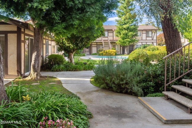 7125 Shoup Ave in Los Angeles, CA - Building Photo - Building Photo