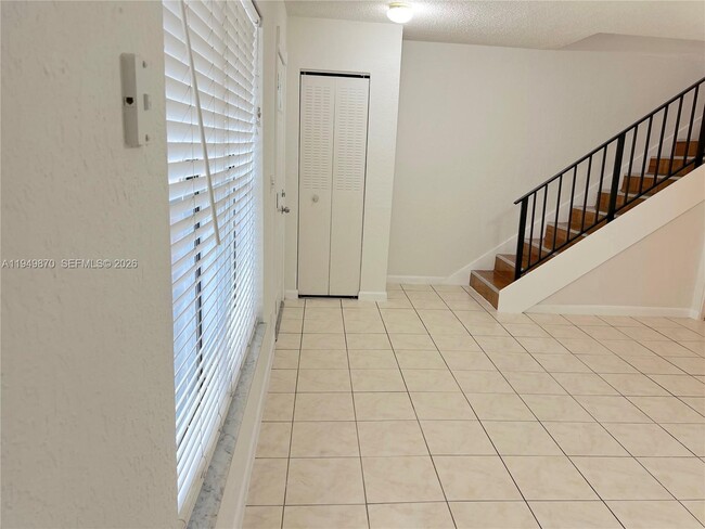 6518 SW 41st St in Davie, FL - Building Photo - Building Photo