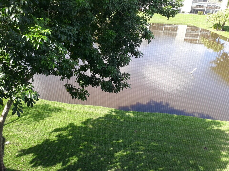 6585 Kensington Ln-Unit -403 in Delray Beach, FL - Building Photo