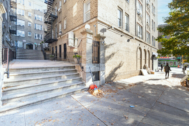 1301 Saint Nicholas Ave in New York, NY - Building Photo - Building Photo