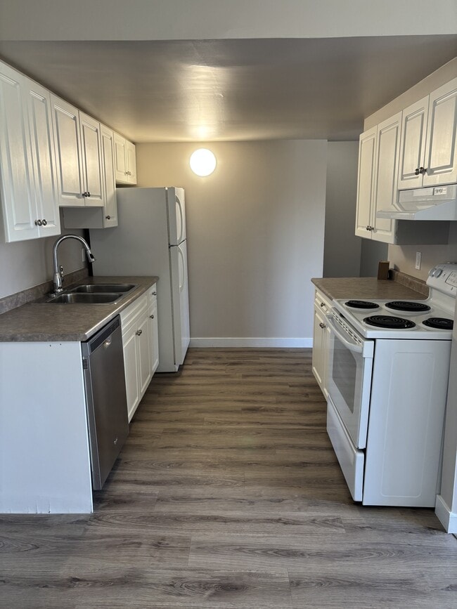 2908-116A 116a Ave NW in Edmonton, AB - Building Photo - Building Photo