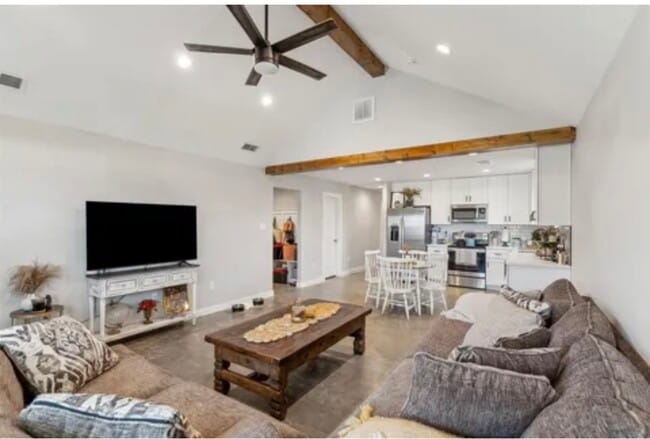 2314 Creekview Dr in Granbury, TX - Building Photo - Building Photo