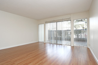 Kula Kai Apartments in Foster City, CA - Building Photo - Interior Photo