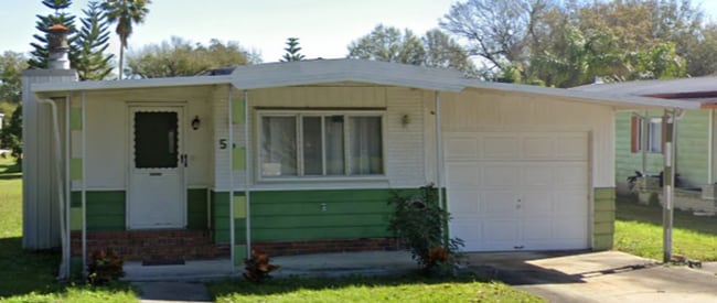 property at 528 Oak Ridge W