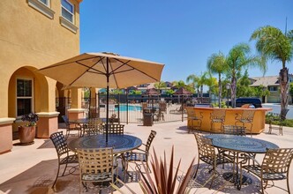 RiverEdge Terrace* in San Diego, CA - Foto de edificio - Building Photo