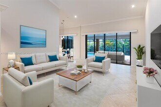 11028 SW 77th Ct Cir in Pinecrest, FL - Foto de edificio - Building Photo