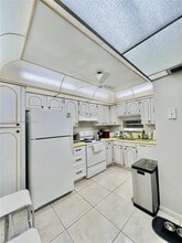 9820 S Hollybrook Lake Dr in Pembroke Pines, FL - Building Photo - Building Photo