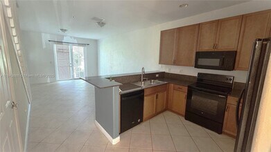 4605 SW 75th Way in Davie, FL - Building Photo - Building Photo