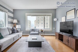 899 Pine St in San Francisco, CA - Building Photo