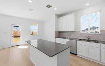 120 Golden Bell Wy in Buda, TX - Building Photo - Building Photo