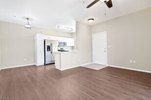 2291 W Horizon Ridge Pky, Unit 4121 Gables in Henderson, NV - Building Photo