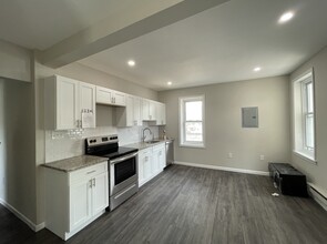 430 Macdade Blvd in Collingdale, PA - Building Photo - Interior Photo