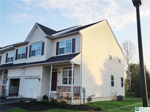 937 King Way in Breinigsville, PA - Building Photo - Building Photo