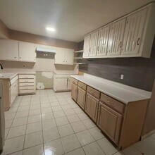 1345 Kynn Dr in Garland, TX - Foto de edificio - Building Photo