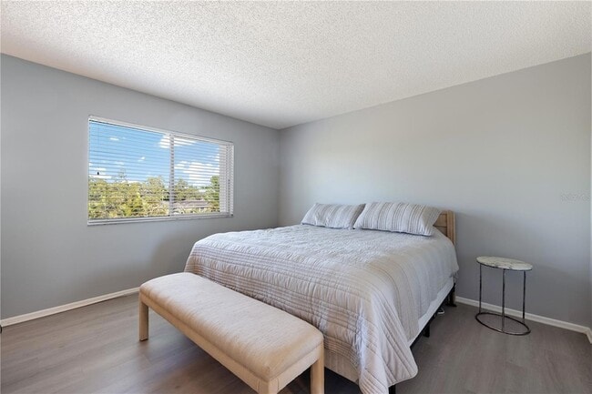 1540 Glen Oaks Dr E, Unit B326 in Sarasota, FL - Building Photo - Building Photo