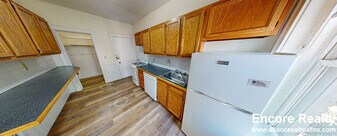 19 Mount Hood Rd, Unit #5 Apartments