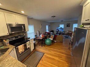 21 Hall St, Unit 2 in Medford, MA - Building Photo - Building Photo