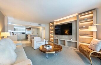 102 24th St, Unit 1012 in Miami Beach, FL - Building Photo - Building Photo