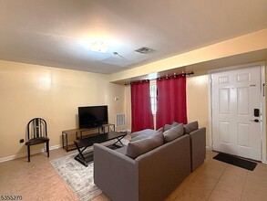 86 Hawthorne Ave in Newark, NJ - Building Photo - Building Photo
