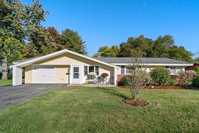 62 Gregory Rd in Framingham, MA - Building Photo - Building Photo